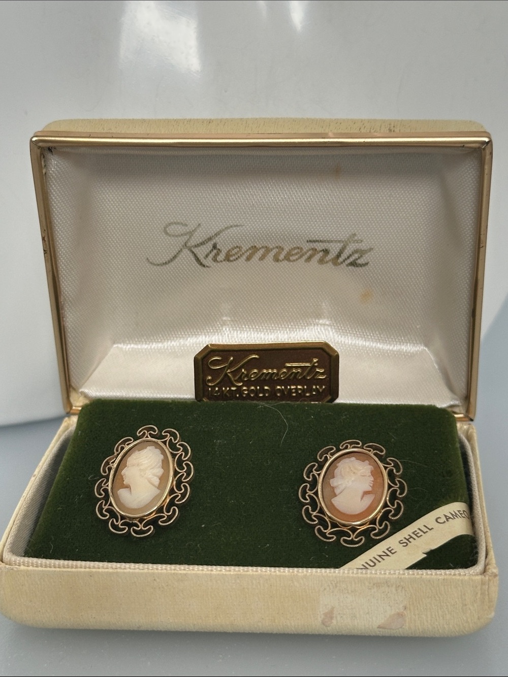 krementz Vintage Gold Overlay Shell Cameo Earrings in Cream and Pink